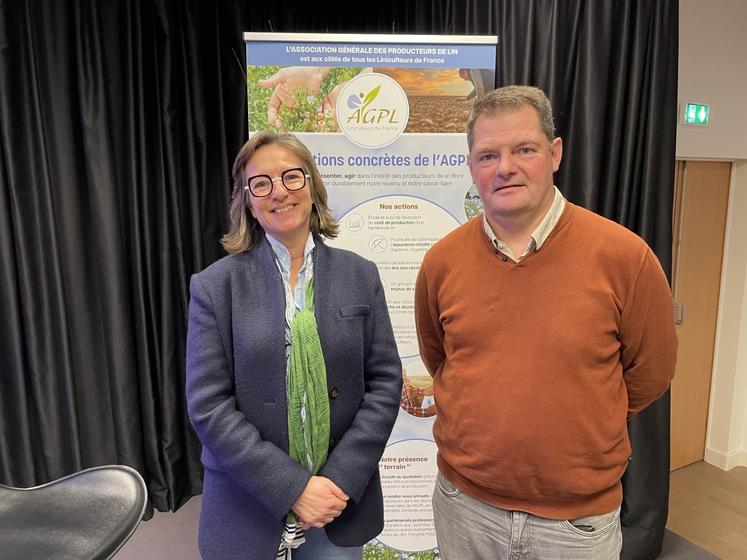 "Nous avons besoin des remontées de terrain pour identifier les problématiques", déclare Lucie Morgand, nouvelle présidente de l'AGPL, au côté de Vincent Meyer, président du syndicat des producteurs de lin bas normands.