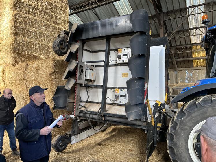 En prestation complète (chauffeur+tracteur), le traitement des chardons et rumex par le pulvérisateur Ara revient à 60 €/ha. Son débit est d'environ 15-20 ha/jour.