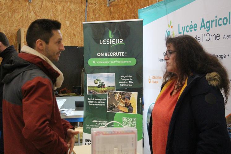 Dix-huit structures professionnelles gravitant autour du domaine agricole étaient présentes pour répondre aux questions des demandeurs d'emploi.