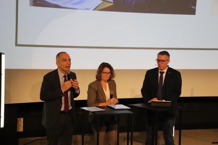 Pascal Loiseau et Sylvie Le Dilly, respectivement, directeur général et présidente de Groupama Centre Manche, aux côtés de Stéphane Labarrière, président de la fédération du Calvados.