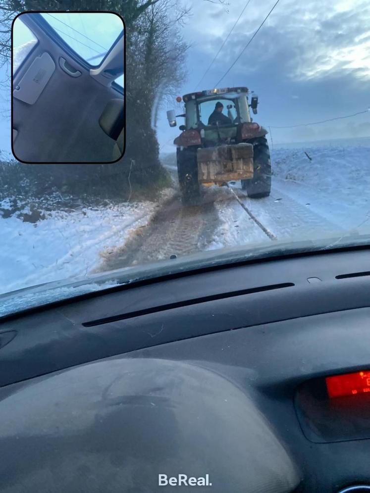 À Domjean, l'agriculteur a pu remettre sur route les automobilistes.
