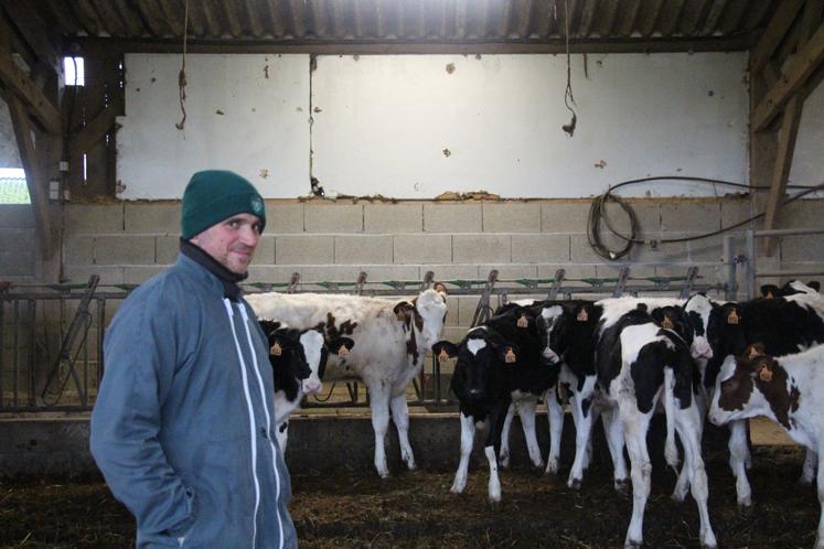 Installé depuis 2003, Jean-Baptiste Radigue a repris l'exploitation de ses parents, située dans la commune de Saint-Michel-des-Andaines. Chaque année, 1 000 100 l de lait sont livrés chez Lactalis ainsi que 200 000 l chez Fléchard.
