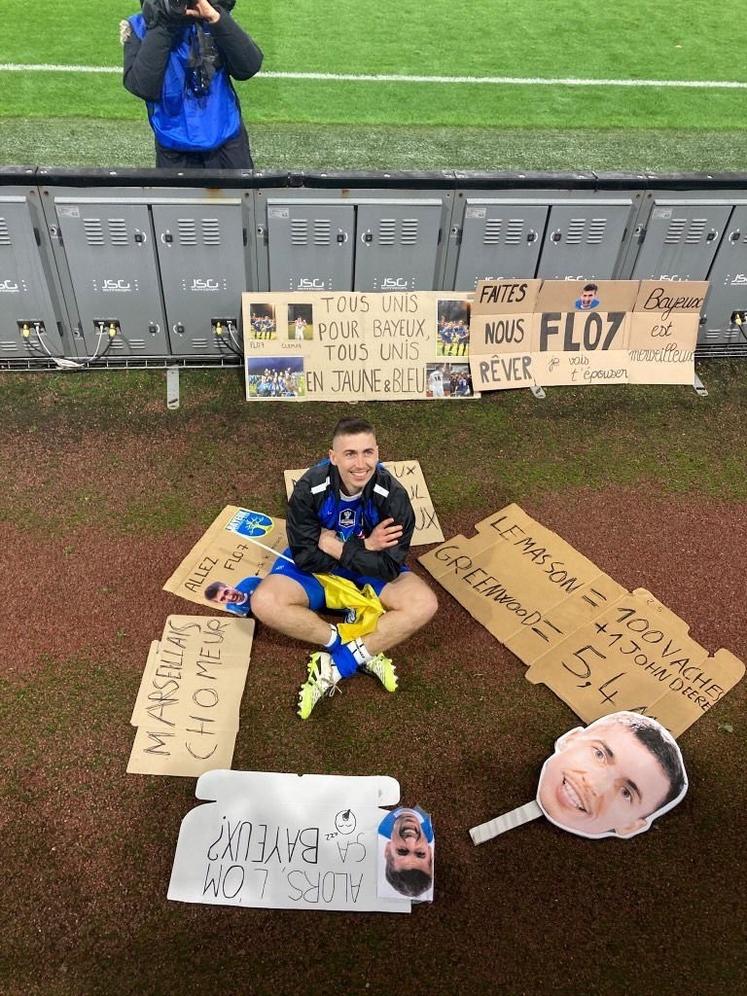 Florian Lemasson avait préparé des affiches et sa famille aussi.