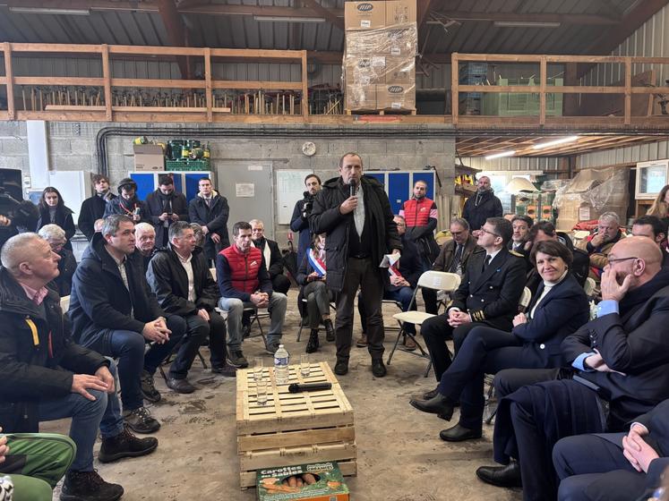 Si dans le champ, la voix des producteurs était celle de Philippe Jean, dans l'atelier, c'est Bernard Guillard, président d'Agrial, qui a rappelé les enjeux de la filière.