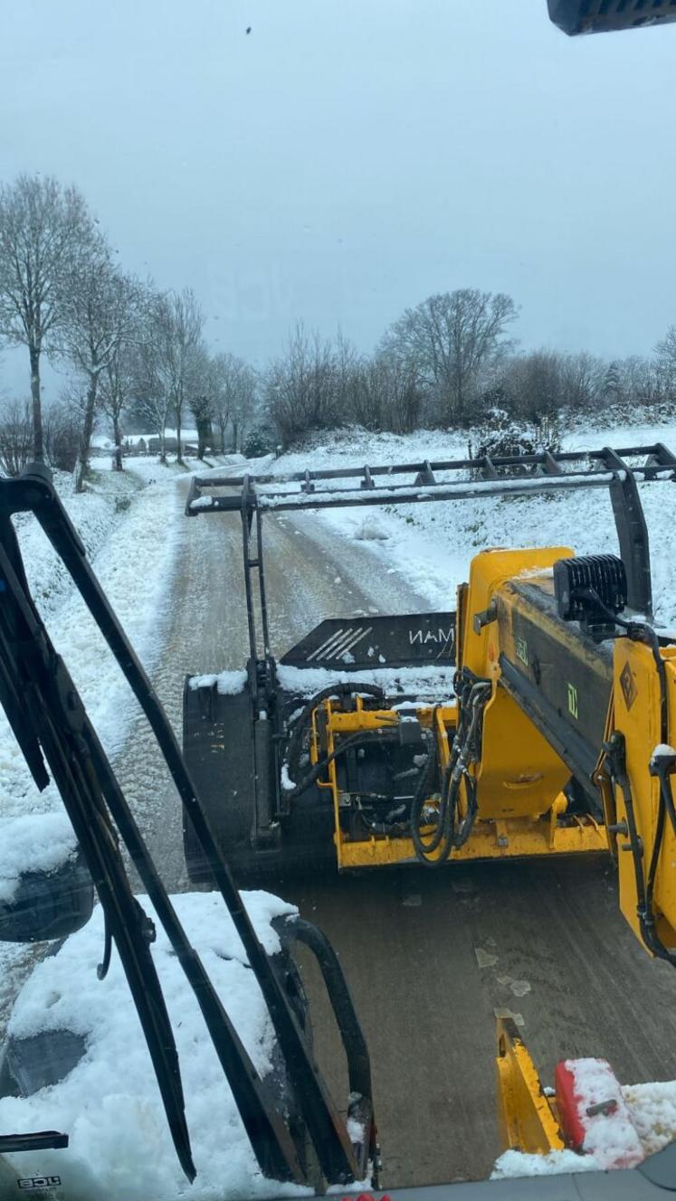 Dans le Coutançais, les engins agricoles sont aussi de sortie.