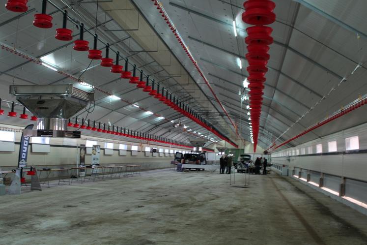 "Sans ces aides, un bâtiment aussi moderne n'aurait pas pu voir le jour ", souligne les éleveurs, déçus par les baisses des subventions.