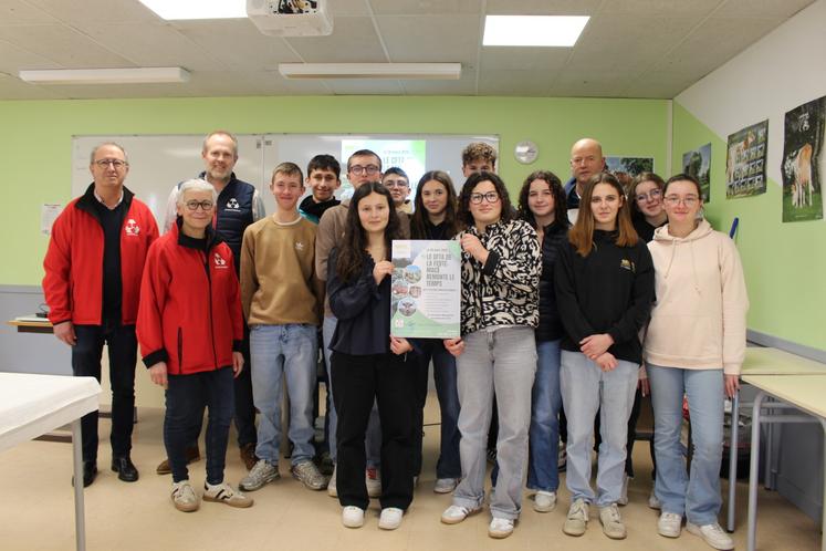 Le Crédit Mutuel est venu remettre son chèque aux élèves mardi 20 janvier.