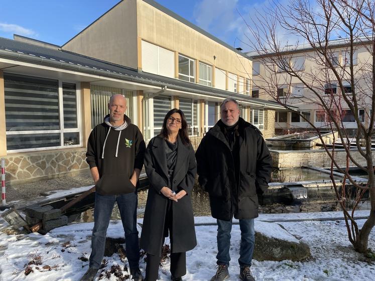 Thierry Lorand, enseignant GMNF, Sonia Galiazzo, proviseure adjointe et Denis Souleillebou, directeur du campus agricole de Vire, préparent les prochaines portes ouvertes de l'établissement.