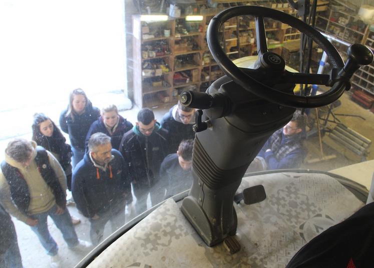...puis d'ensilage avec son frère Rémy.