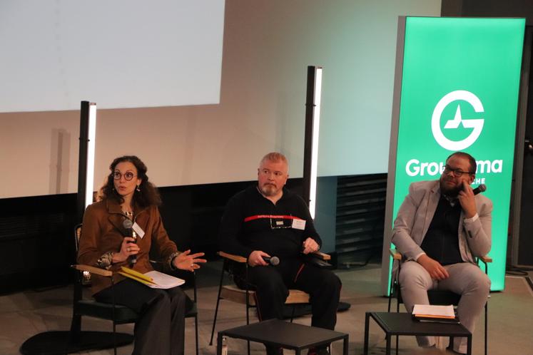 Une table ronde a réuni Caroline Vigneron (CDC Cœur Côte Fleurie), Roger Brethes (sapeurs-pompiers) et Julien Coeuret (préfecture 14) pour parler gestion des risques par les territoires.