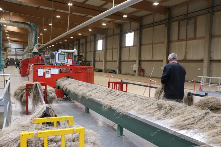 Alors que le nouvel outil de teillage de la coopérative linière de Villons-les-Buissons, basé à Saint-Manvieu-Norrey, a été officiellement inauguré en mai 2023, il n'a eu de cesse d'évoluer depuis.