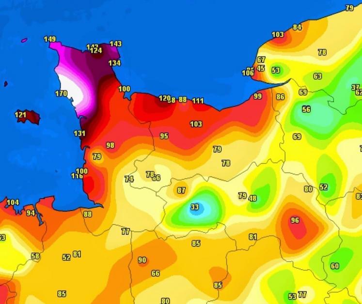 Une moyenne de 147 km/h et 163 km/h dans le Cotentin, des pointes à 213 km/h ont été relevées à Barfleur.
