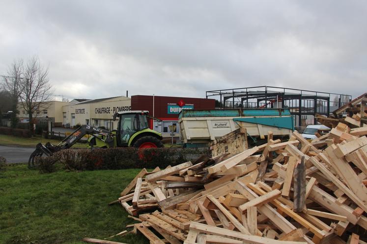 Les JA prévoient de leur distribuer des prospectus rappelant les normes sanitaires strictes auxquelles les agriculteurs français sont soumis.