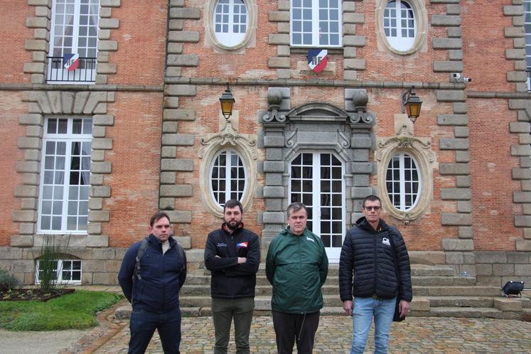 Alexandre Sauques, porte-parole de la Confédération Paysanne de l'Orne, Armand Prod'homme, coprésident des JA, Sylvain Delye, Président de la FDSEA 61 et Thierry Coupey, Président de la Coordination rurale se sont entretenus lundi 12 janvier 2026 avec le préfet Hervé Tourmente, à Alençon, à la suite de l'accord entre l'UE et le Mercosur qui sera signé samedi 17 janvier 2026.