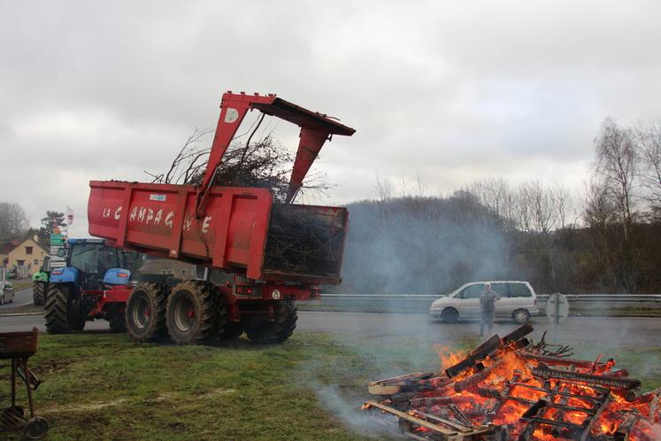 Rendez-vous mardi 20 janvier 2026 à 10 h au rond-point de la poterie à Saint- Georges-des-Groseillers pour une journée de mobilisation des JA du canton de Flers.