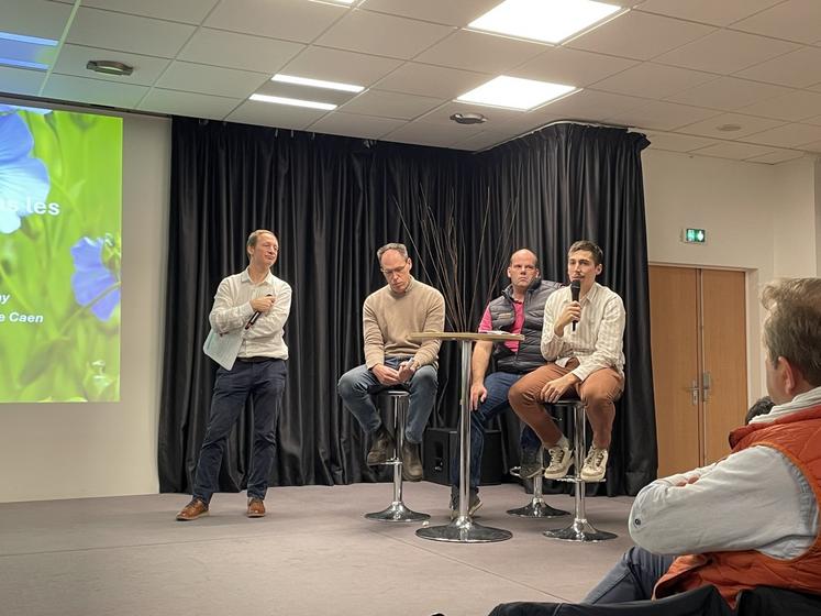 Florian Lemasson (à droite) est technicien cultures à la Coopérative linière du nord de Caen. Il est intervenu à la réunion hivernale de l'AGPL en décembre 2025.