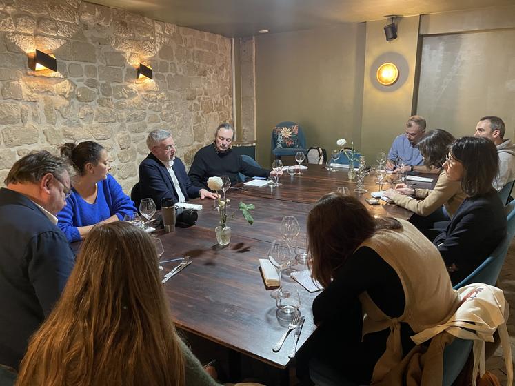 Jean-Louis Benassi, directeur de l'Unicid et de l'IFPC, a animé le déjeuner presse. Il était accompagné de Julien Chesnais, producteur de cidres en Ille-et-Vilaine (35).