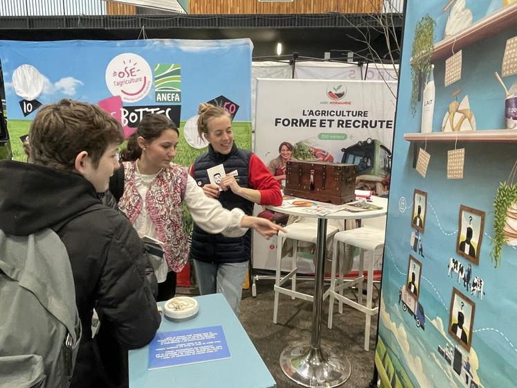 Les Jeunes agriculteurs ont proposé un escape game/quiz sur les métiers, la filière lait et son poids économique de la filière afin de "casser les idées reçues". 