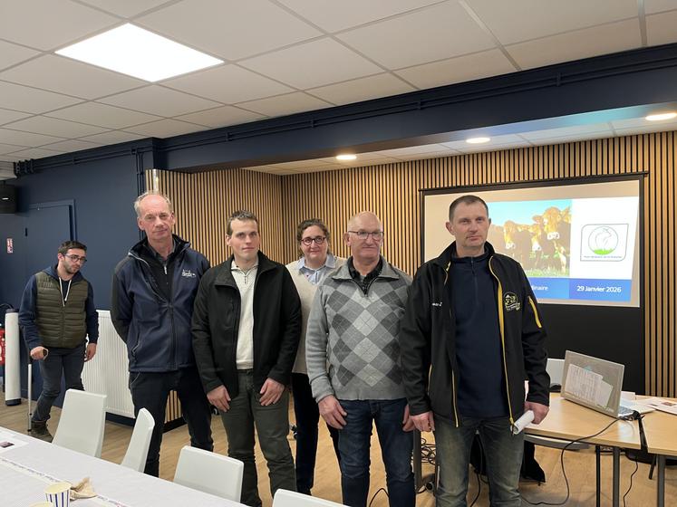 Les trois présidents des syndicats de races allaitantes de la Manche, Benjamin Legigan, jeune éleveur de Limousines et Clémence Vincent, conseillère à la Chambre d'agriculture.