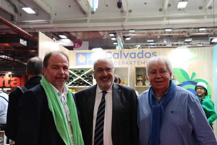 Jean-Léonce Dupont aux côtés de Jean-Yves Heurtin et François Bruno lors de l'inauguration du pavillon normand.