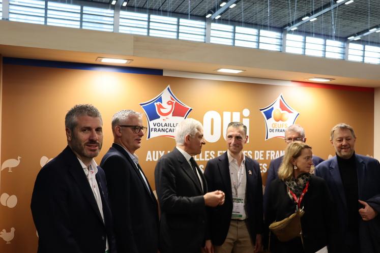 Conscient des enjeux de souveraineté alimentaire que représente la filière volaille, Hervé Morin a été à l'écoute des responsables nationaux.