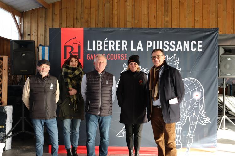 De g. à d. : Arnaud Duchesne, Novial ; Romane Coulpier, Equi'Ouest ; Franck Kervargant, Novial ; Isabelle Morazzoni, Equi'Ouest et Guillaume Prioult, Coopérative de Creully.