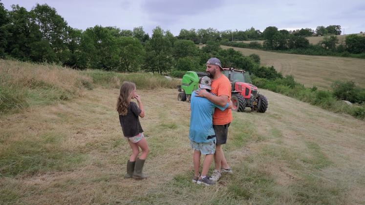 Les au-revoir de Jérôme à Evan et Maëlys.