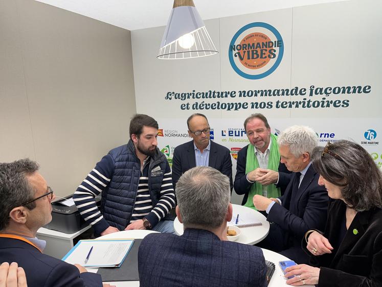 Romain Courval, Xavier Hay, Jean-Yves Heurtin, Joël Bruneau, Audrey Gadenne, Stéphane bredin, Marianne Piqueret et Geoffroy de Lesquen ont abordé les sujets de l'eau, de la tuberculose et de la simplification lors de la journée dédiée au département du Calvados.