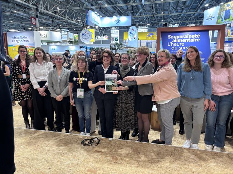 Les 41 actions du plan pour la place des femmes en agriculture ont été dévoilées par la ministre de l'Agriculture, Annie Genevard, au Salon de l'agriculture.