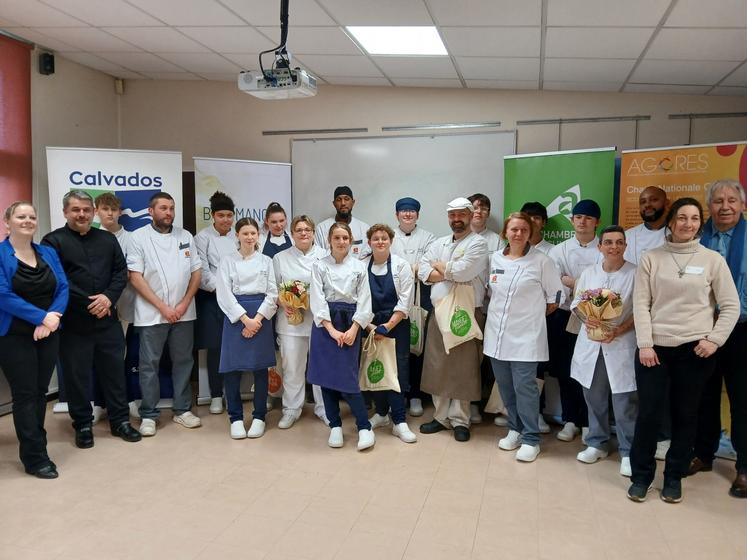 Le challenge Bien Manger Normandie a réuni des chef(fe) s et étudiants, mercredi 11 février, au lycée Jean Jooris à Dives-sur-Mer. Huit binômes, soit seize participants au total, ont œuvré à l'élaboration de la fameuse recette avec des ingrédients imposés.