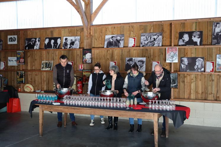 Un cocktail et un repas étaient proposés par les organisateurs.