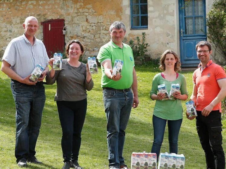 De gauche à droite, les cinq associés de Pur Perche : Stéphane Blanchard et Céline Guillaume, Pascal Lecointre et Aurélie Suzanne et Samuel Sarciaux.
