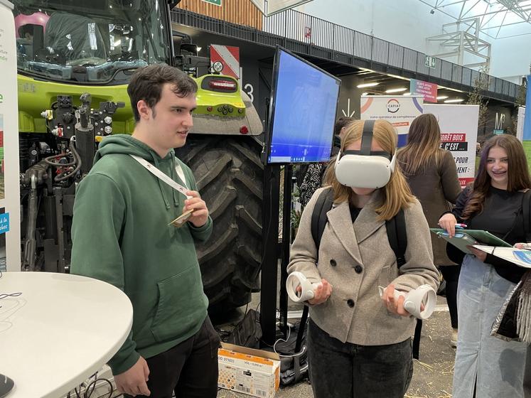 Un simulateur 3D a permis une visite de ferme virtuelle pour plonger dans le quotidien sans se déplacer sur une exploitation pour autant.