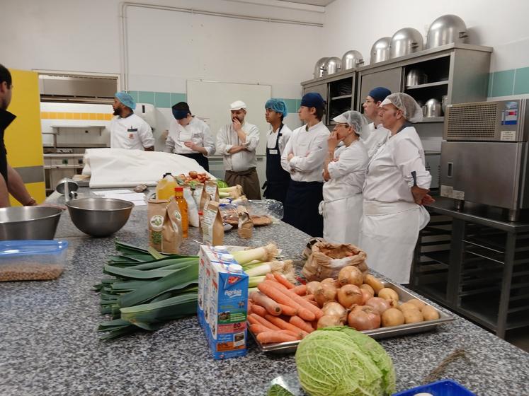 La thématique était celle de la "soupe comme avant". "Dans le temps, quand c'était un peu dur, on s'autorisait à faire une soupe sophistiquée, avec des aliments riches, mais c'était le seul repas", resitue Sarah Lesnard.