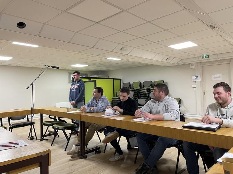 Un exercice sur les reproches faits à la profession a ponctué la matinée, avec l'apport d'éléments de langage par Interbev. "En France, nous sommes l'agriculture la plus propre du monde", clame Benjamin.