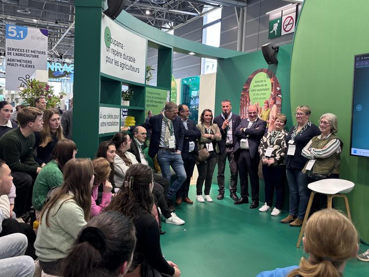 Au sein du Salon de l'Agriculture, Denis Calipel, président de la Fédération de la Manche, a pu échanger avec les jeunes sur l'engagement au sein de l'organisme mutualiste.