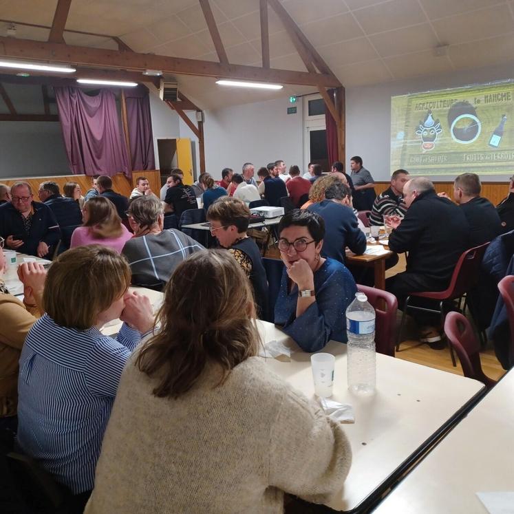 Plus de 70 personnes ont participé à la réunion syndicale consacrée au retour du trophée du Tour de France. Mais d'autres sujets syndicaux se sont invités. 