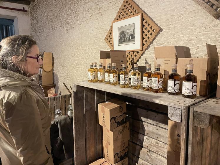 La cuvée "Guillaume le Conquérant" reprend les visages des membres de la famille. "Un clin d'œil à mon papa, le fondateur, avec un beau graphisme", résume Jean-René.