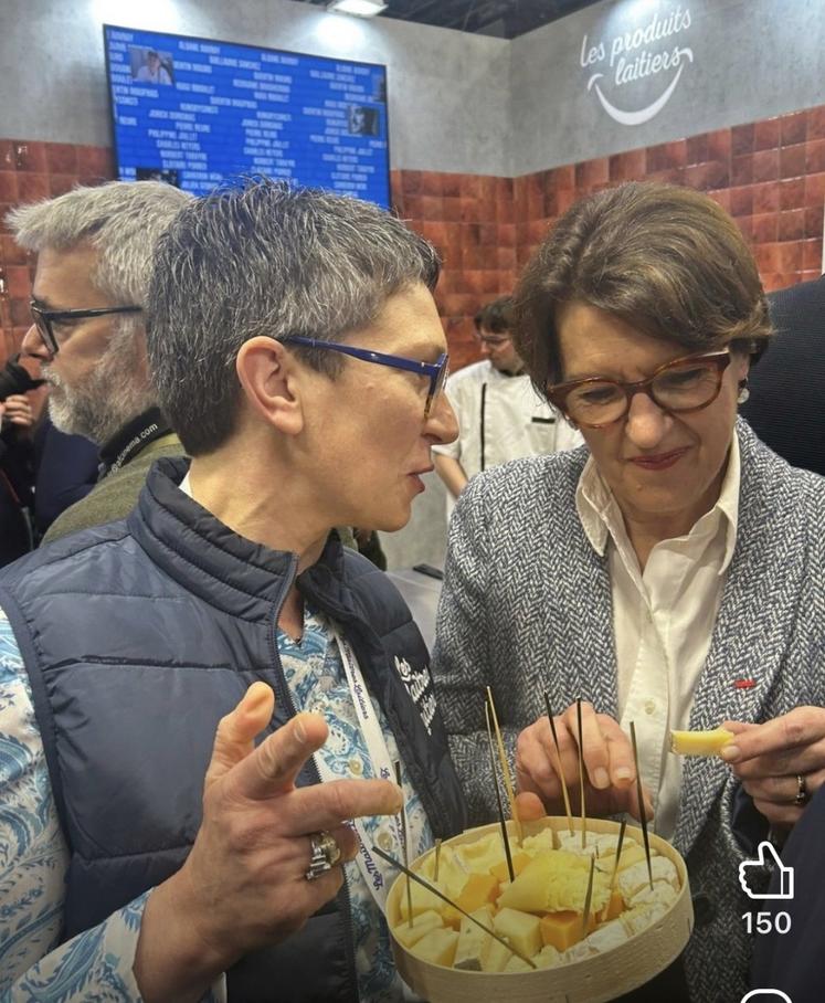 La ministre de l'Agriculture, Annie Genevard, a pu déguster les produits fabriqués par le groupe coopératif.