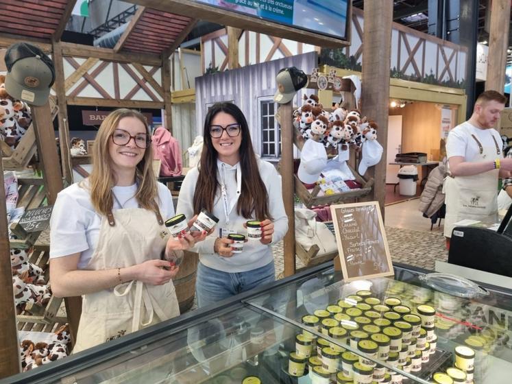Pas besoin d'attendre le goûter pour déguster une glace de la ferme du Grand Pacey de Vezins.