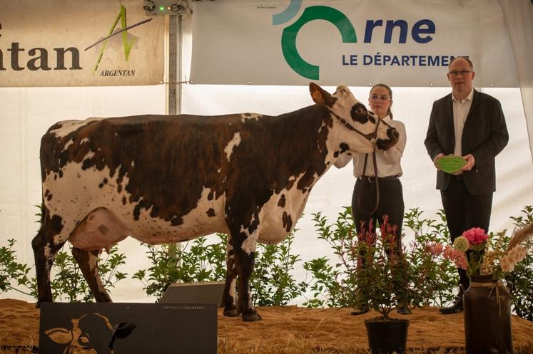 Prix de la meilleure fromagère remporté par Opium de l'Earl Enjalbert. 