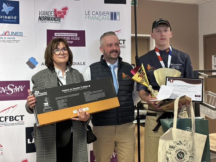 Evan Guittet qui fait son apprentissage chez Mathieu Rouvray a remporté la finale régionale des meilleurs apprentis bouchers. 