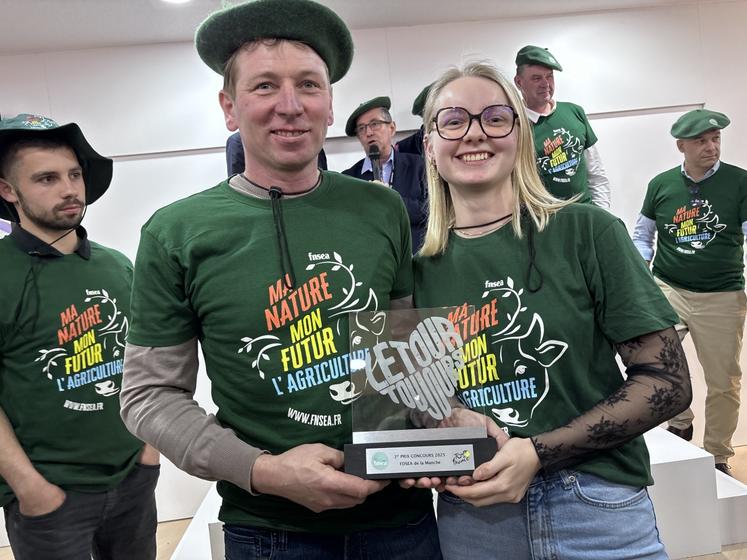 Nicolas Boulé, secrétaire général adjoint du sud Manche et sa fille, Pauline.
