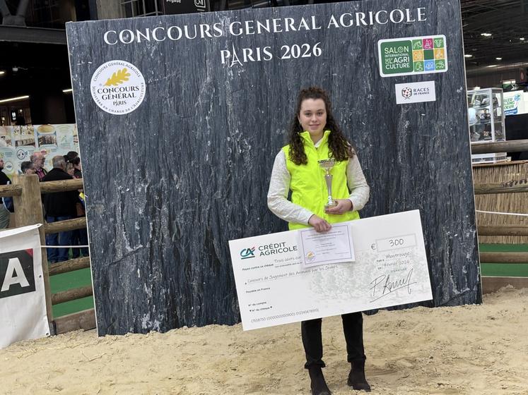 Mélissa Mouchel devient vice-championne du concours de jugement en ovin au Salon de l'Agriculture. Une belle récompense pour cette étudiante, issue d'une famille d'éleveurs passionnés.