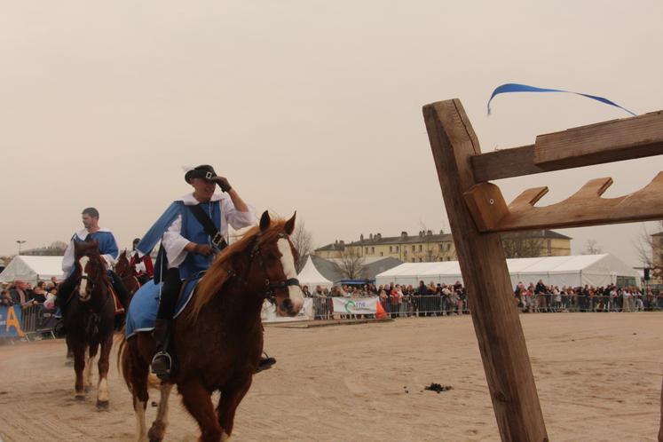 Pour intégrer l'association, il est conseillé d'avoir un cheval, un bon niveau d'équitation, même si l'obtention de diplômes n'est pas requis.