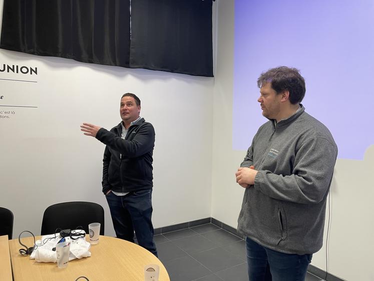 Ces voyages ont été rendus possibles grâce à la connexion entre deux hommes : Stéphane Michaud, gérant de l'entreprise Belisle, spécialisée dans la vente d'aliments, et Benjamin Gauthier, directeur du Syndicat mixte du bassin-versant de la Bourbince (Saône-et-Loire)