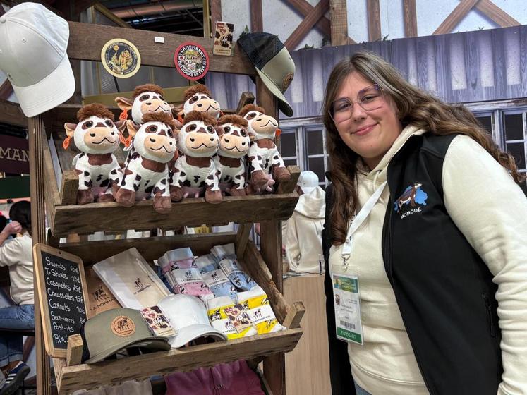 Maude Quellier, lors du SIA 2026. "Malgré l'absence des bovins nous avons défendu la race Normande et répondu à beaucoup de questionnements."