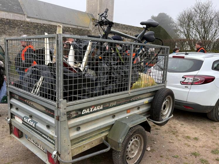 Sur la France, 17 000 m3 de déchets ont été collectés.