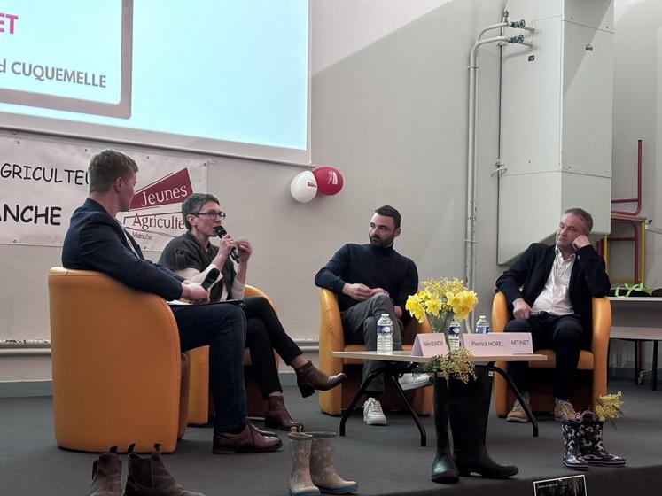 La table ronde a porté sur l'engagement entre vie professionnelle et personnelle. Valérie Blandin, présidente des Maitres Laitiers, Pierrick Horel président national des JA, et Arnaud Martinet, président du Service de remplacement et maire de sa commune, Hocquigny, ont débattu sur le sujet orchestré par Edouard Cuquemelle, JA de la Manche.