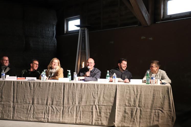 "Les recettes moyennes sont très bonnes et inespérées, preuve que le lin et le chanvre sont importants sur vos exploitations. On en a bien besoin", décrit Marc Vandecandelaere, président de la coopérative.